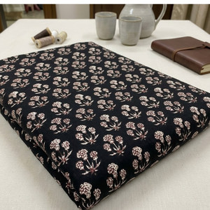 Tela de Algodón Negra con Estampado Floral, Tela Suave Hecha a Mano con Estampado de Bloques para Confección de Kurtis, Manualidades y Uso Textil del Hogar - Product Image 3