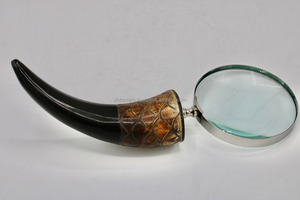 Loupe à main de haute qualité, fabriquée à la main, écologique, design unique, couleur personnalisable, verre poli, confortable, en forme de corne - Product Image 2
