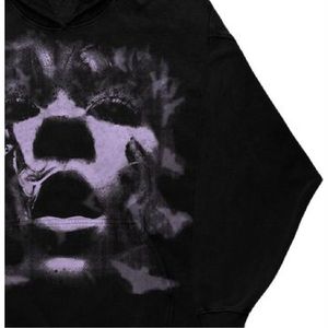 Sweat à capuche surdimensionné noir sur mesure avec broderie vieillie et patchs bleus, 100 % coton molletonné, impression DTG régulière, style vintage streetwear - Product Image 5