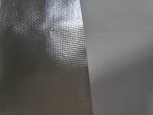 Film réfléchissant isolant thermique en aluminium, laminé PE tissé pour isolation des maisons (réflecteur de chaleur et barrière contre la vapeur) - Product Image 6