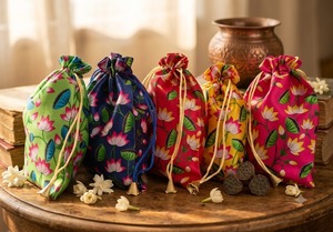 Bolsa de Seda Pichwai India Tradicional Hecha a Mano con Estampado de Loto, Bolsa con Cordón para Regalos, Bodas, Diwali, Cumpleaños, Shagun, Regalo de Boda - Product Image 3