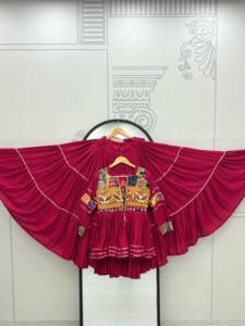 ชุดกูร์ราตี การ์บา ชานียา โจลี สำหรับงานนัวรัตรี ผ้าฝ้ายแท้ งานปักกามาธิ เลเฮนกาโจลี ชุดเลเฮนกาแบบดั้งเดิมของอินเดีย พร้อมผ้าคลุมไหล่ - Product Image 5