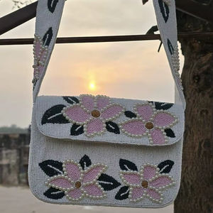 กระเป๋าสะพายไหล่ประดับลูกปัด, กระเป๋าถือประดับลูกปัดพร้อมงานปักลูกปัดเม็ดเล็ก กระเป๋าสะพายไหล่ประดับลูกปัด, กระเป๋าถือประดับลูกปัด - Product Image 1