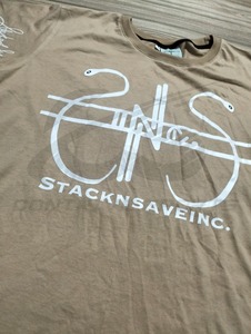 เสื้อยืดคุณภาพสูง ผ้าฝ้าย 100% ทรงปกติ ซักย้อมแบบแอซิดวอช เทคนิคพัฟฟ์ สไตล์สตรีทแวร์ ระบายอากาศได้ดี เนื้อผ้าหนา 220gsm แบบถัก - Product Image 3