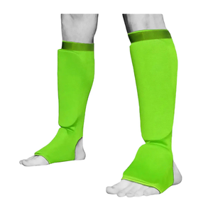 Protège-tibias et manchons de protection personnalisés pour le football avec logo sur mesure – Accessoires de protection en cuir au design personnalisé - Product Image 2