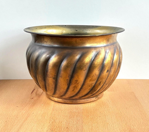 Indian Crafted from high-quality metal Minimalist Brass Metal Planter <strong>Pot</strong> Decorative Flower <strong>Pot</strong> for Indoor Outdoor Plants <strong>Balcon</strong> - Product Image 3