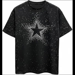 T-shirt graphique personnalisé pour homme avec étoiles en strass, noir, style streetwear vieilli, coupe oversize, effet scintillant et tendance - Product Image 6