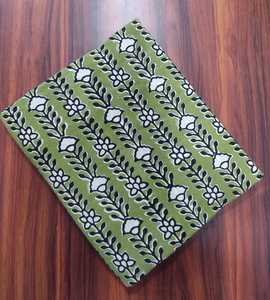 Tela de algodón ligera con estampado de bloques, tela de algodón suave de primera calidad para vestidos y proveedor mayorista de exportación, proveedor de pedidos al por mayor. - Product Image 1