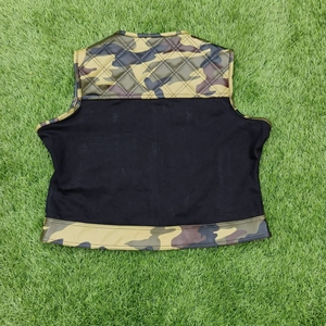 Chaleco corto de cuero genuino de vaca con estampado de camuflaje para mujeres preocupadas por la moda, que ofrece un ajuste elegante con material de primera calidad. - Product Image 3