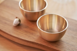 Ensemble de verres à soju coréens traditionnels NOBBAN en bronze forgé à la main (lot de 2) – Artisanat coréen authentique - Product Image 1