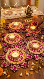 Support de bougie chauffe-plat en métal fait main, motif lotus découpé, écologique, décoration indienne Diwali pour la maison, tapis Rangoli brodé Gota Patti - Product Image 5