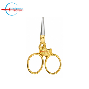 กรรไกรตัดเล็บ Medipower รุ่น Gold Fish Design สำหรับคนถนัดขวา ใบมีดสแตนเลสคมกริบ ด้ามจับมืออาชีพ อุปกรณ์เสริมความงามสำหรับเล็บ - Product Image 4