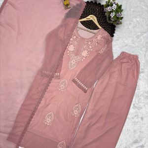 Ensemble haut en georgette brodé Fox Blooming avec pantalon palazzo et dupatta à bordure en dentelle pour femme, idéal pour les fêtes, les mariages et les occasions festives - Product Image 4