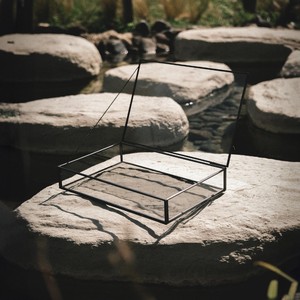 Añade un toque sofisticado a tu habitación con este llamativo organizador increíblemente diseñado por KHOOSI OVERSEAS. - Product Image 3