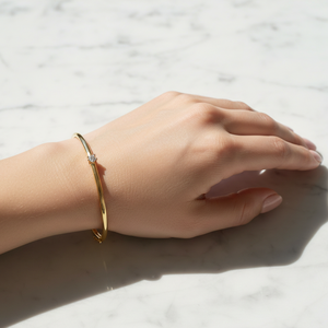 Bracelet de luxe pour femme, plaqué or, avec diamants de laboratoire ronds brillants, design élégant, pour mariage ou anniversaire. - Product Image 2