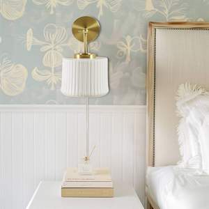 Lampade da parete regolabili con braccio oscillante in ceramica bianca - Product Image 1