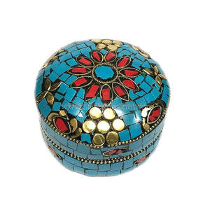 กล่องใส่เครื่องประดับงานฝีมือ ดีไซน์สวยงามเป็นธรรมชาติ สำหรับเก็บเครื่องประดับ กล่องอะลูมิเนียมทรงกลมตกแต่ง จากอินเดีย - Product Image 2