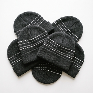 Bonnet en tricot Chevron Zigzag gris avec revers, motif vague, bonnet chaud d'hiver, vente en gros, directement du fabricant et fournisseur - Product Image 2