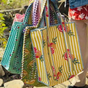 กระเป๋าโท้ทผ้าฝ้ายลายปักแบบควิลท์ ลายลูกกวาดหลากสี - สีเขียว สำหรับเดินทาง - Product Image 1