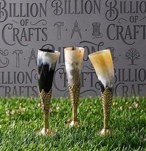 Copa de Vino de Cuerno de Búfalo Hecha a Mano de Primera Calidad con Soporte Metálico, Cuerno Medieval para Beber, Regalo para Fiestas y Bodas - Product Image 1