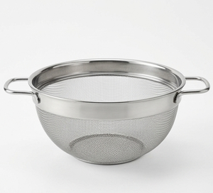 Élégant passoire en acier inoxydable fait main avec maille fine et doubles poignées pour la cuisine – Essentiels classiques de la cuisine - Product Image 4