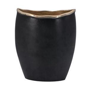 Jarrón de mesa Void Vessel moderno de metal negro mate hecho a mano, 9.8 pulgadas de alto y 7.9 pulgadas de ancho - Product Image 4