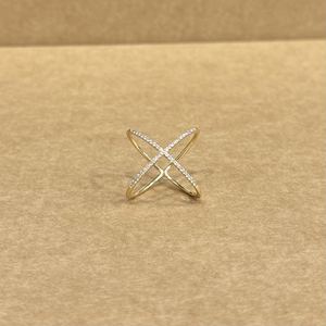 Bague élégante en or jaune 18 carats avec diamant rond naturel 0,22 carat et pierres latérales, bijoux fins classiques pour femme, mariage, fiançailles, fête - Product Image 2