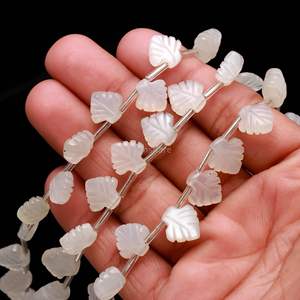Perles de pierre de lune blanche AAA en forme de feuille, sculptées à la main, pour la fabrication de bijoux, taille 10-11MM, brin de 8 pouces - Product Image 1