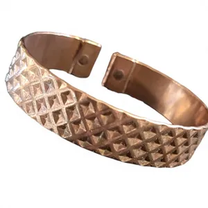 Brazalete de Cobre Sólido con Patrón de Meandro Ayurvédico Tradicional, Joyería Metálica de Moda, Diseño Exquisito - Product Image 5