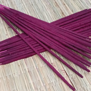 Shrekha Creations - Varillas de Incienso de Sándalo Negro 100% Natural, al Mejor Precio Competitivo, para Uso en Todas las Estaciones, con un Rico Aroma a Madera y Té, de la India - Product Image 1