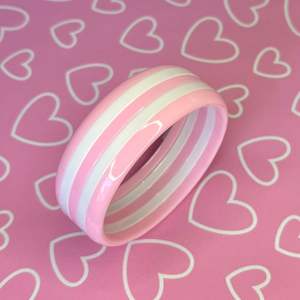 Bracelet manchette large en résine rayée noir et blanc pour femme, en acétate acrylique, bijou fantaisie à motif, accessoire de mode pour poignet - Product Image 6