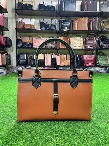 Fiche de Détail du Produit Sac à Main de Luxe en Cuir PU Personnalisé pour Femmes 100% 10 A37 OEM OD - Product Image 6