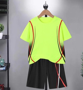 Ensembles de vêtements unisexes pour enfants d'automne, coupe-vent, sportifs, avec t-shirt à col montant à manches courtes et short imprimé pour tenues de sport - Product Image 3