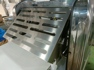Machine à rouler compacte et populaire pour la fabrication de coquilles de cannoli, cornets à crème, bretzels et bases de brioches, idéale pour la restauration en croisière et les boulangeries - Product Image 6