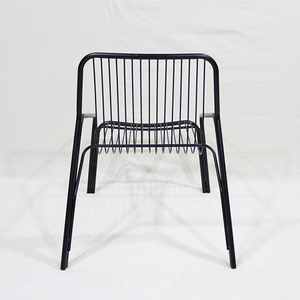 Chaise de jardin moderne en métal avec accoudoirs, pieds effilés, mobilier d'extérieur au design contemporain, durable et empilable, pour terrasse - Product Image 4