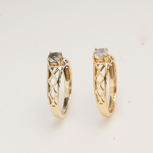 Bague solitaire en topaze bleue, ton or, bande géométrique, minimaliste, faite à la main, élégante, bijoux de créateur pour femme, à porter au quotidien - Product Image 6