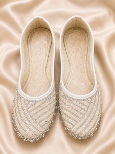 Chaussures plates en cuir véritable pour femmes, avec strass, bout rond, à enfiler, pour mariage, fête ou tenue de mariée - Product Image 1