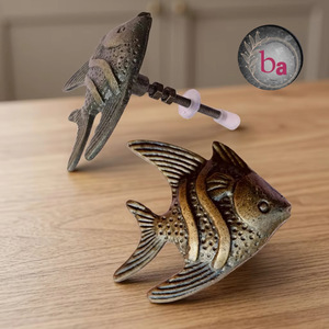 Poignée de meuble en forme de poisson en corne et laiton, style côtier, design moderne, pour tiroir et porte de cuisine, poignée décorative - Product Image 1
