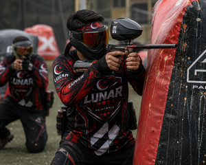Camiseta Deportiva de Manga Larga con Cuello en V, Sublimada, Roja y Negra, Personalizada OEM, de Secado Rápido, para Paintball - Product Image 3
