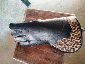 <b>Leather</b> <b>Fingerless</b> <b>Gloves</b> Embossed Floral Design Unisex Outdoor Sports Waterproof Lightweight All Seasons - Product Image 3