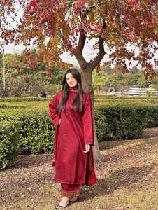 Ensemble Salwar Kameez brodé pour femmes – Costume Palazzo de créateur avec dupatta richement ornée de motifs dorés - Product Image 2