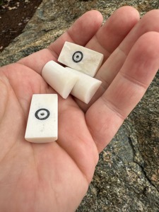 Dés à jouer professionnels en os sculptés à la main, polyédriques, pour jeux de table haut de gamme, dés de jeu personnalisables avec logo, accessoire de vente en gros - Product Image 3