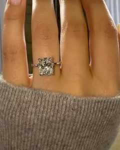 Bague de fiançailles en diamant de laboratoire taille coussin 4 carats sertie à griffes, vente en gros, or 14k 18k, alliance solitaire allongée, fabrication - Product Image 3