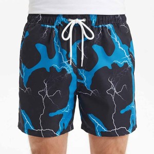 Short de sport décontracté pour homme, personnalisé, double couche, 100 % polyester respirant, avec sérigraphie de haute qualité et taille élastique - Product Image 5