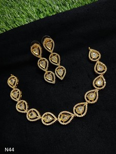 Conjunto de Joyería Étnica para Novia, Collar y Aretes de Dos Piezas con Diseño Floral para Boda y Fiesta, Estilo Moderno - Product Image 1