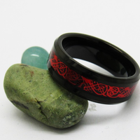 Anillo de Carburo de Tungsteno Negro con Incrustaciones Rojas, Anillo de Boda Biselado de 8 mm para Hombre, Joyería al por Mayor