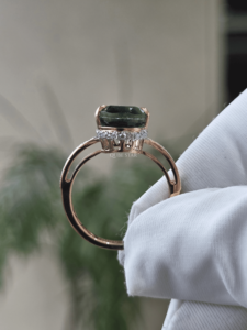 Anillo de Diamante Cultivado en Laboratorio, Color Azul, 0.28ct, Certificado IGI, Oro Blanco de Lujo, Estilo Cóctel con Halo y Engaste de Puntas, para Mujer - Product Image 2