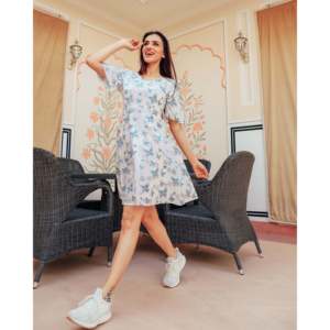 Robe Courte Blanche Imprimé Papillon en Tissu Tissé Col Rond Silhouette Évasée Respirante Tenue Décontractée avec Taille Naturelle Taille XS - Product Image 1