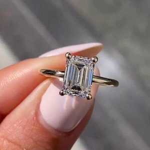 Anillo de Compromiso con Diamante Cultivado en Laboratorio IGI de 1.50 Quilates, Corte Esmeralda, Claridad VS1, Color F, Halo Oculto, Oro Blanco de 14K, Joyería - Product Image 1