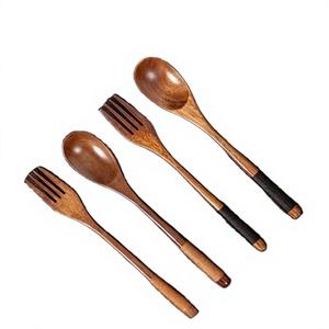 Ensemble d'ustensiles de table en bois de haute qualité, fabriqués avec des matériaux naturels durables du Vietnam, vente en gros - Product Image 1